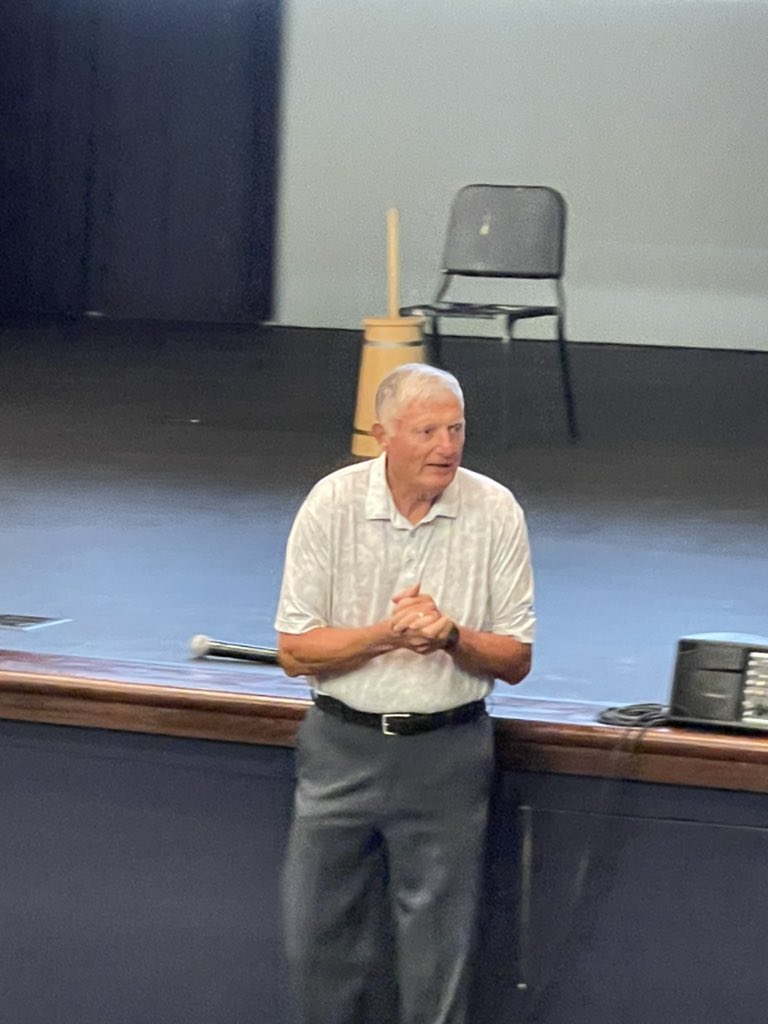 Mayor Burt Ussery speaks to sophomore class to promote civic engagement.