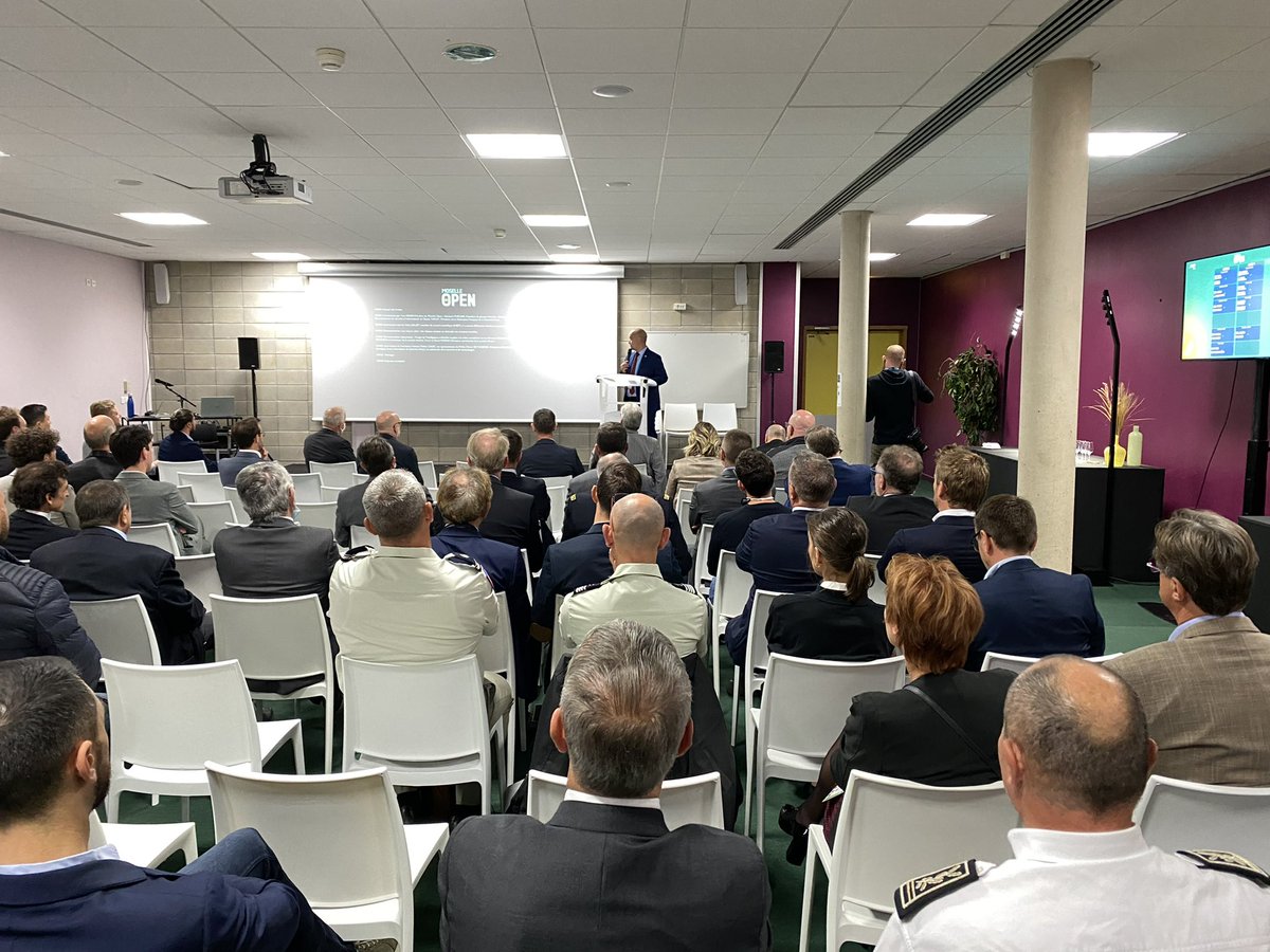 ffspsecurite's tweet image. 🎾À #Metz, le @GroupeH2s a rassemblé de nombreux professionnels, à l’occasion de l’Open de Moselle, pour présenter des #innovations  de #sécurité. Échanges riches sur les enjeux #cyber, #drones et analyse vidéo. De l’expertise partagée naît la confiance !