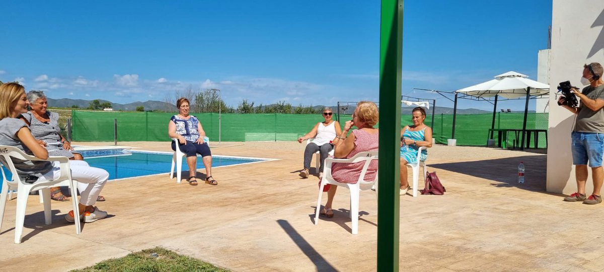 CarolinaFemenia's tweet photo. Cada setmana vos parle de #despoblament en @terravivaapunt Hui toca #Bufali 🎥 Richard Van Kruchten 🎤 @CarolinaFemenia #territori https://t.co/BrExaqUkE6