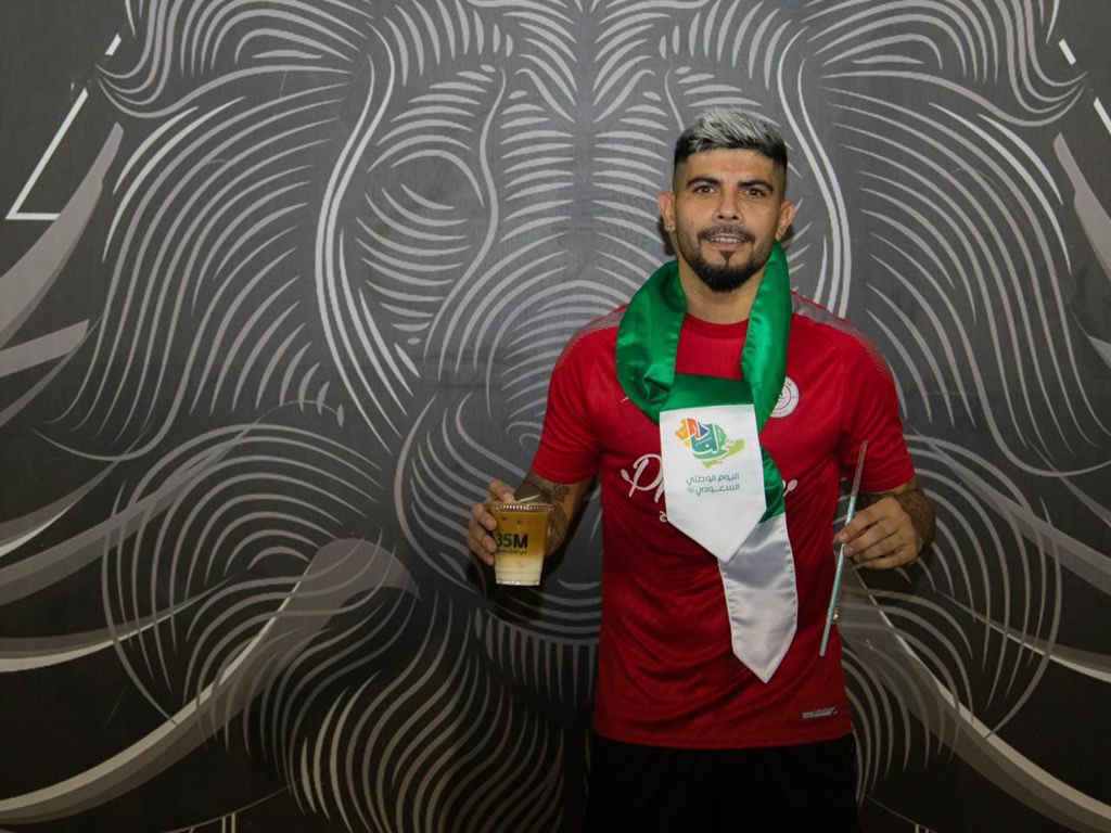 AlShababSaudiFC's tweet photo. هاف مليون @halfmillion_sa معنا في #المرة_والحلوة 🤍😍 https://t.co/2KH4T5AGpL