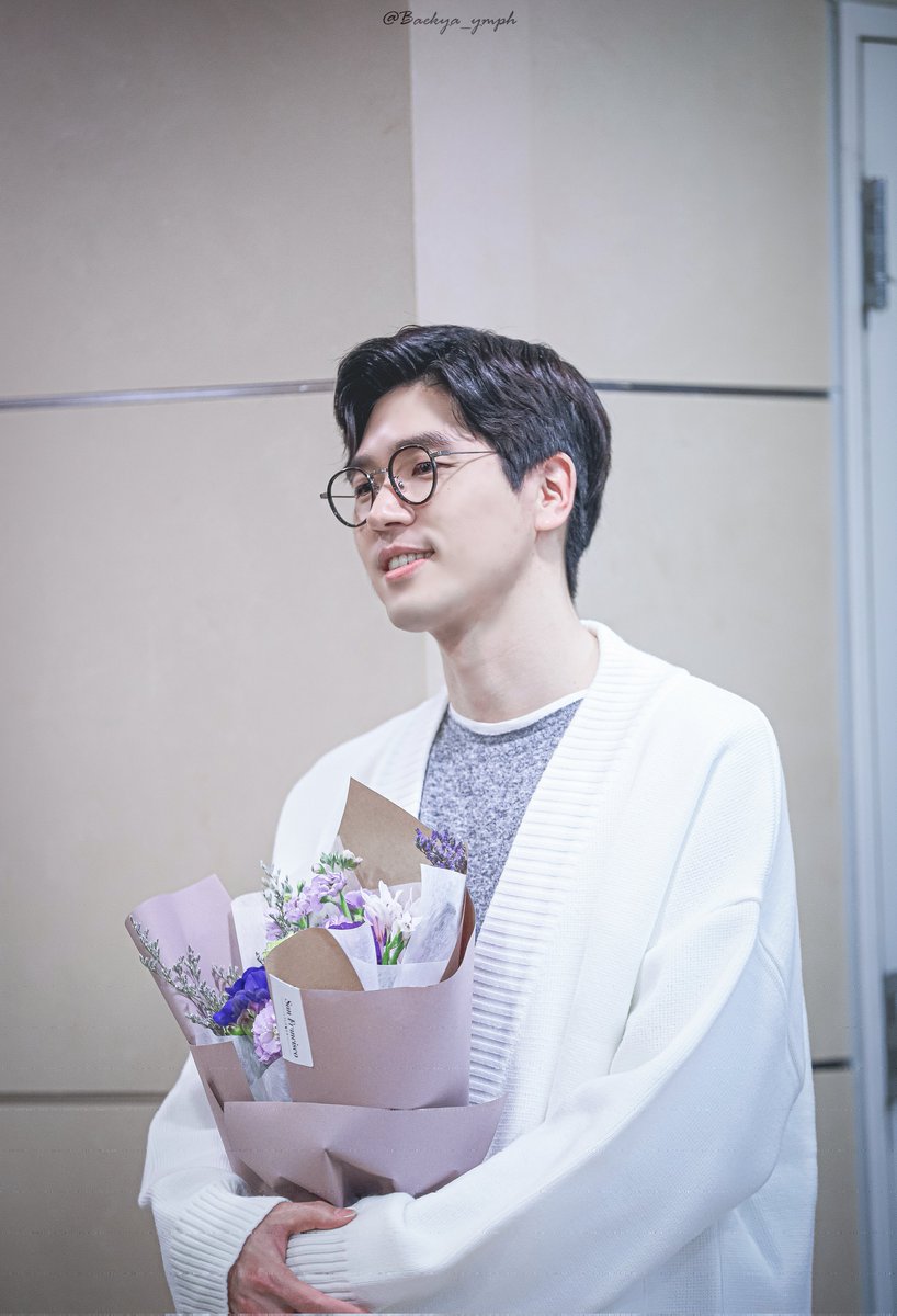 Baekya_ymph's tweet photo. 190421 뮤지컬 <시데레우스> 퇴근길

갈릴레오 ┃ #정민 배우님 

#시데레우스
🌜⭐🪐🌟🔭 https://t.co/9DB0pCgCBk
