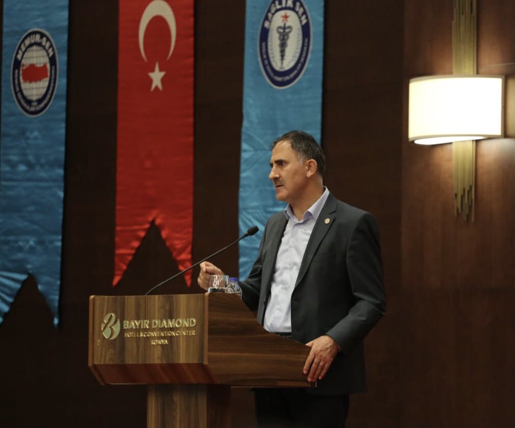 ssbsemihdurmus's tweet photo. Öncelikli amacımız sağlık ve sosyal hizmet çalışanlarının mali, özlük, sosyal açıdan refah düzeyini artırmaktır.
Bunu sağlamak için masada kora kor mücadele verdik, sahada da var gücümüzle mücadeleye devam edeceğiz.

#Konya Şubelerimizin İl Divan Toplantısına katıldık. https://t.co/DEnz31J8ab