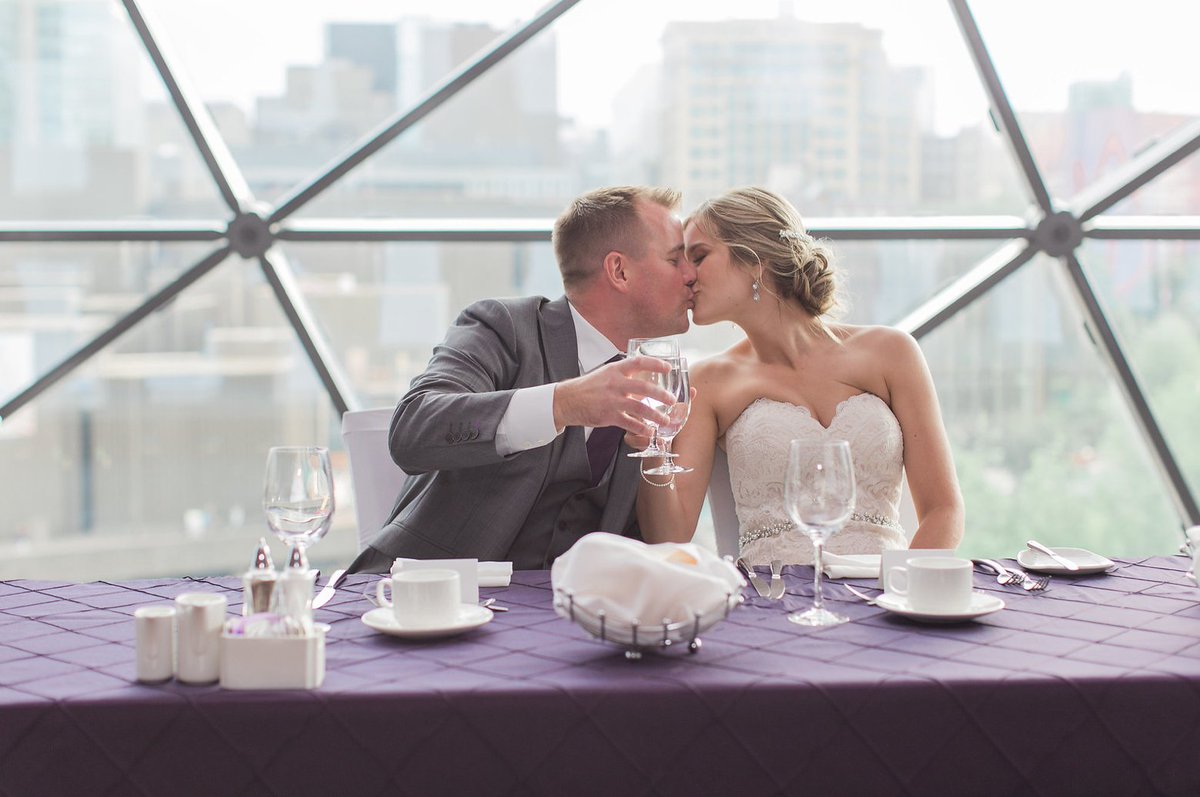Say "I Do" against one of the countries most beautiful backdrops in the heart of the #Nation's #Capital with stunning views of the Parliament buildings and the Rideau Canal, the #Shaw #Centre is the ideal venue for your #wedding. 
Start planning - ow.ly/NvMc30rTZ2Q