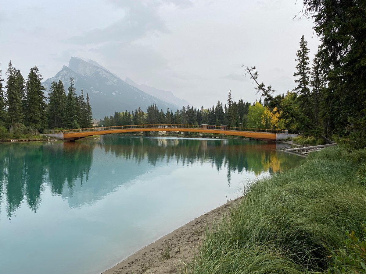 The Nancy Pauw Bridge, set in the heart of @Banff_Town, spans the Bow River to connect Central Park to the Banff Recreation Grounds using a shallow, pure arch made of #glulam and #steel.

Read more at structurecraft.com/projects/the-n…

#longspan #footbridge #banff #timberdesign #engineer