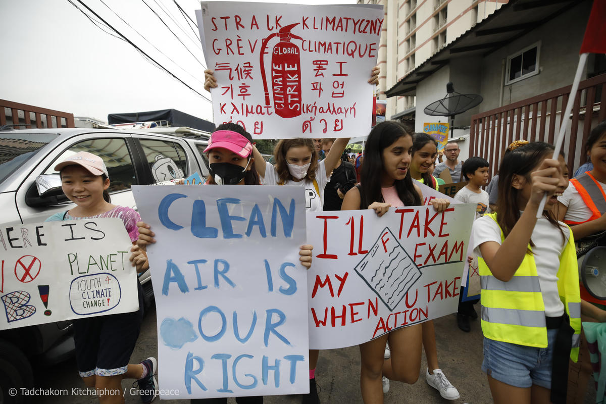 Greenpeace's tweet photo. ¡Este Viernes, 24 de septiembre, la juventud hará una huelga para exigir justicia climática interseccional! La lucha debe ser una lucha por el presente y el futuro, junto a los sectores más impactados de la sociedad. ¡Únete a las huelgas de @Fridays4future https://t.co/DmXNy9Yhp2 https://t.co/9AhZzGkiX8