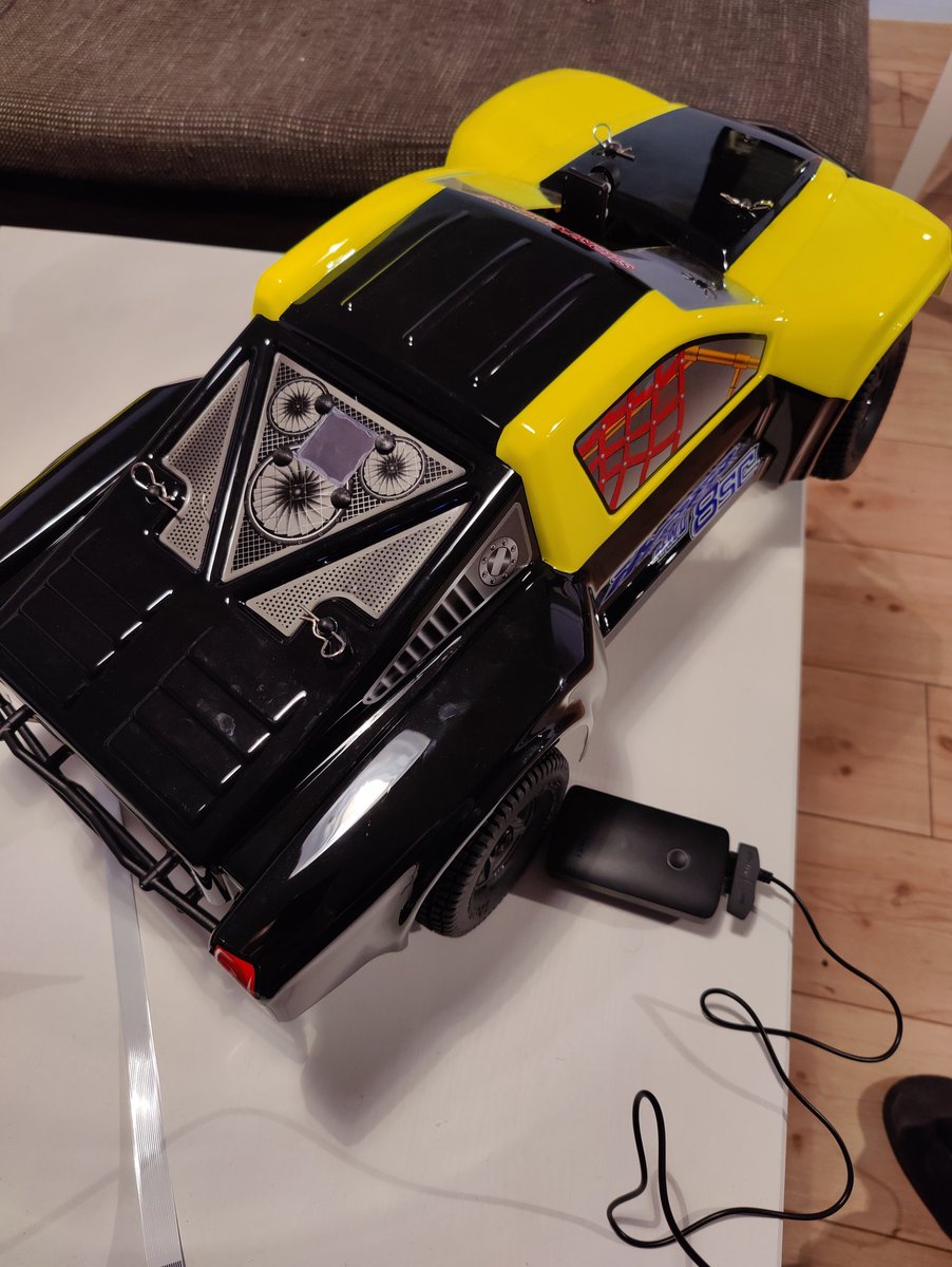 sven_ar's tweet image. Upgraded the second of my three #selfdriving rc cars to version 3 #diyrobocars  #roborace #electronics #machinelearning #rcar #fun #driving #raspberrypi