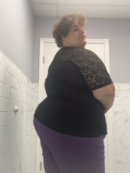 Just popping in to say hi 💋 https://t.co/Q4W8XybeU1