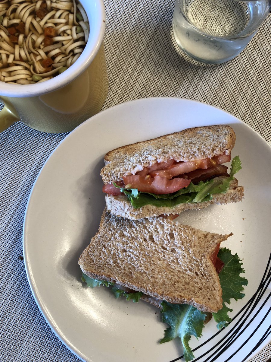 dawn_kimmy_nl's tweet photo. My BLT π₯ͺ and cup of soup! #supperisserved https://t.co/3lzra8N7Hw