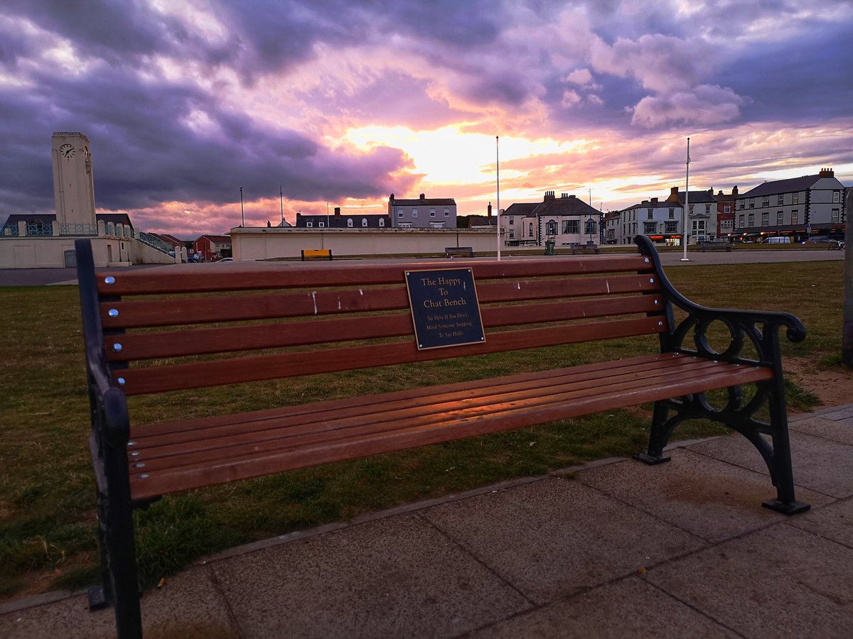 MyFaveBench's tweet photo. Well done @HpoolCouncil for making most of the Benches on Seaton Seafront a 'Happy To Chat Bench' 👏👏 it's good to see my home town leading by example 🙏
Well Done #Hartlepool 👍
#pewswithviews #itsgoodtotalk https://t.co/Nn7hSXIUfz