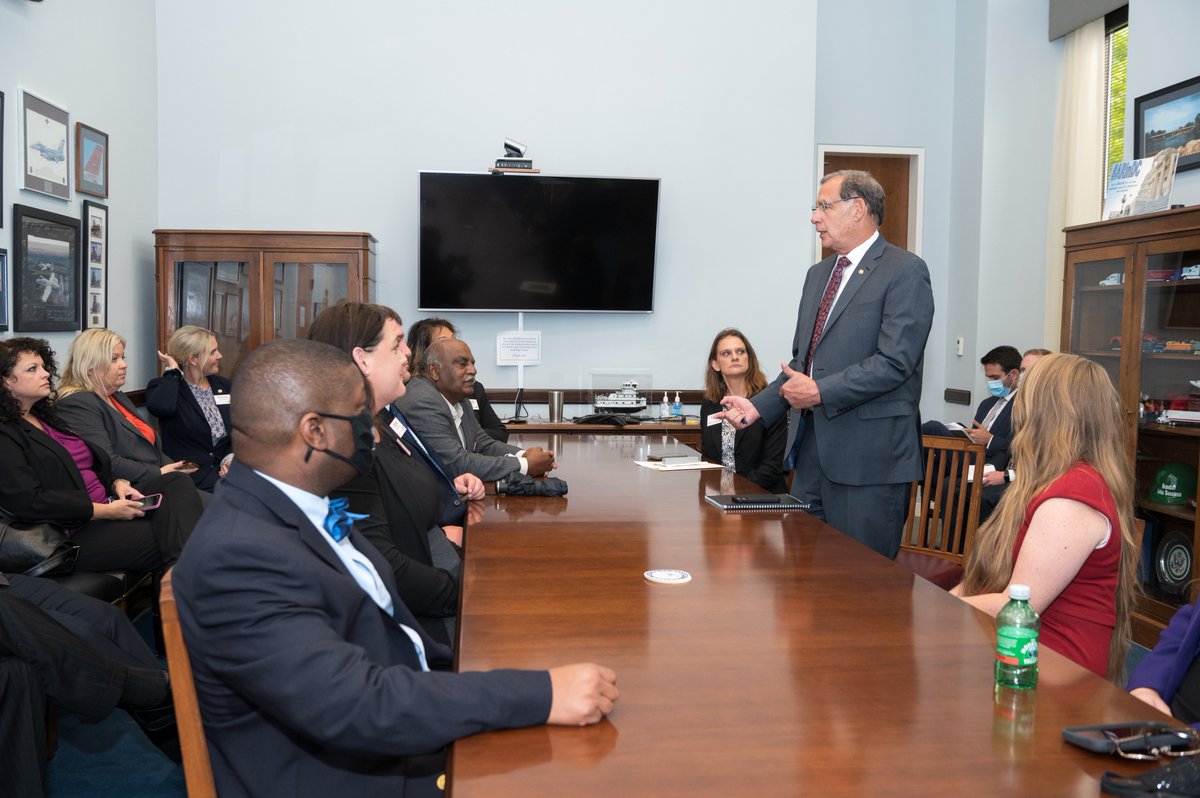 JohnBoozman's tweet photo. #LeadAR is a great program that makes an impact. I always enjoy spending time with each class including this year's group today, to learn about their diverse backgrounds, passion for improving their communities and the Natural State, and places where we can work together. #ARinDC https://t.co/9FeBbso7GP