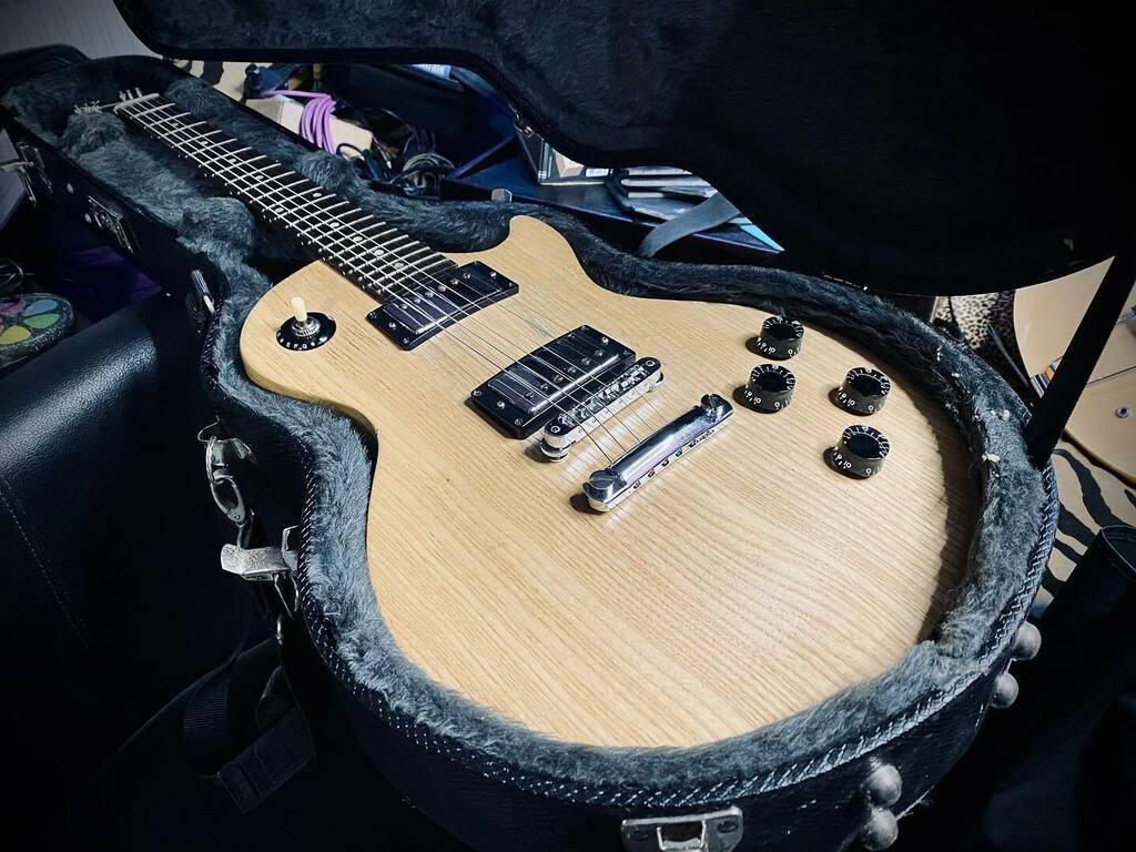 green_joe's tweet photo. No, you bought another guitar…oh hang on…lovely swamp ash Les Paul has been acquired!

#guitar #guitarist #gibson #lespaul #guitarcollector https://t.co/GFbPzmHd3n https://t.co/tycPFiMqS1