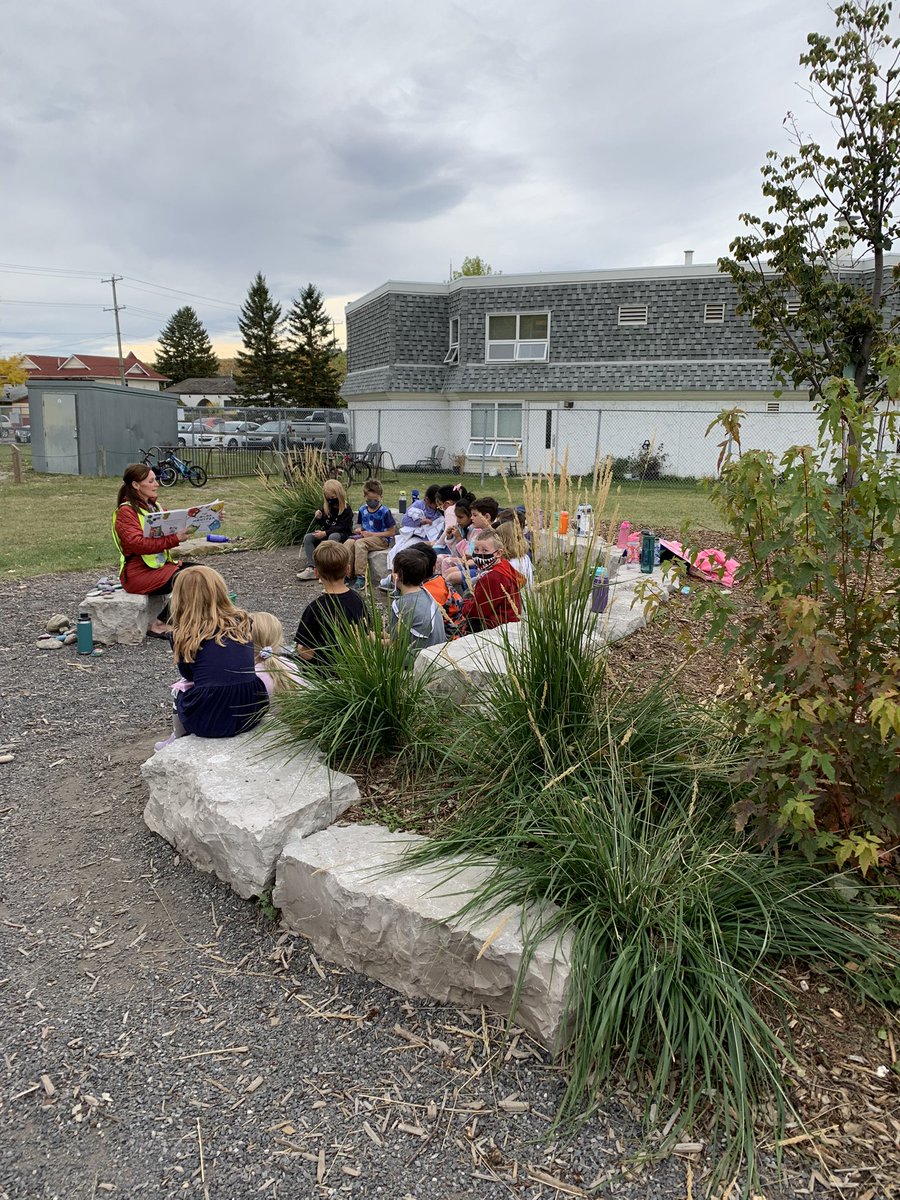 Grade 1/2 taking advantage of our beautiful outdoor classroom space this afternoon #learningfromtheland #TRSTigers