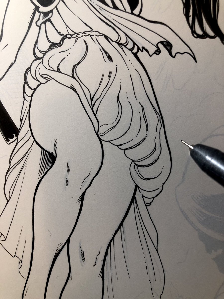 Inking a new special piece... stay tuned! 😉💫

#luccacomicsandgames #ink #art #comic