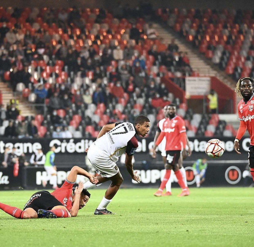 Boobbyy10's tweet photo. Je suis très content d’avoir pu contribuer à la victoire d’hier face à l’EAG.
1 but et une passe décisive.
C’est bon pour la confiance,et de bon augure pour la suite 💪🏽💪🏽💪🏽.
Win +3 🥰⚽️
#sa17
#teamfcsm https://t.co/bCGkEDRvig