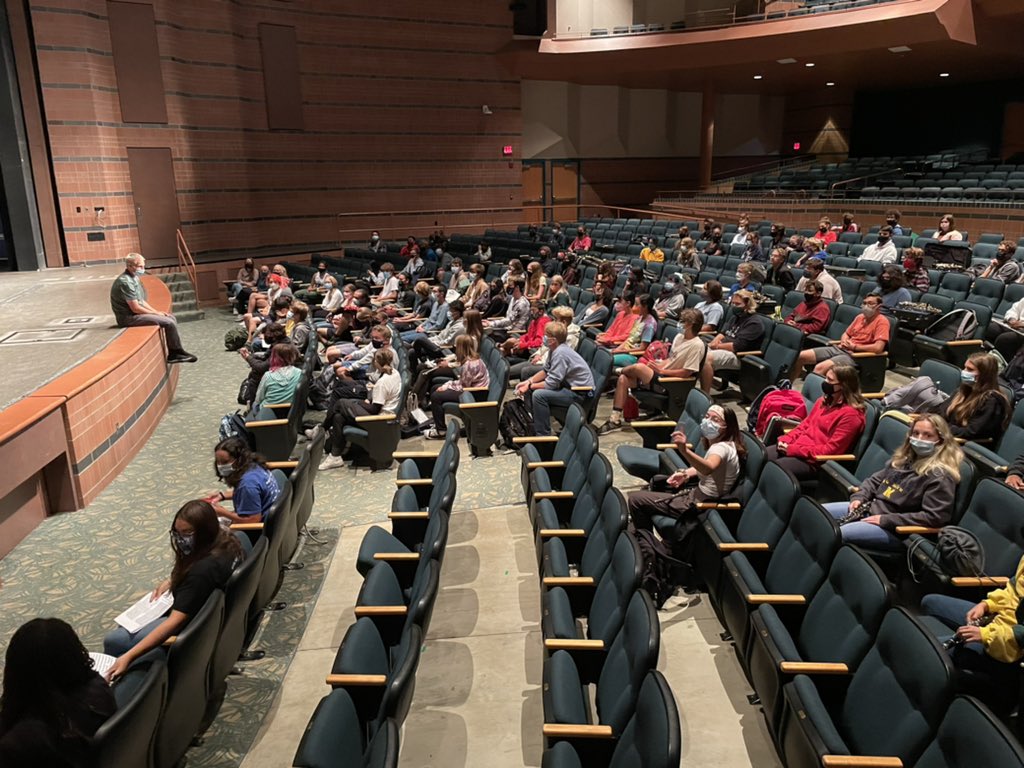 Mr_Burden_TA's tweet image. Day 12: Mr. Steele with @lodragonbands during 4th hour. The rain doesn’t stop the instruction and learning. #AdminChallenge #180DaysLearning #AlwaysLakeOrion