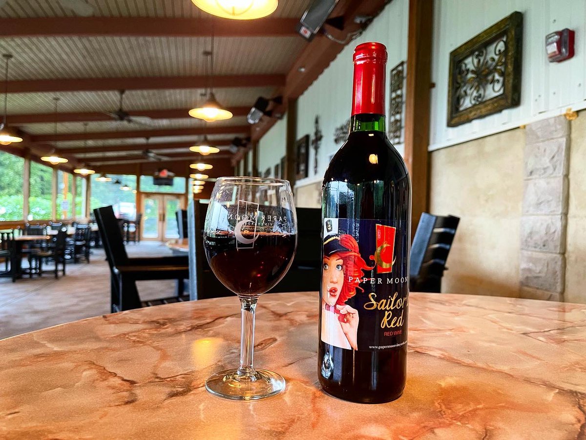 It’s another #WineWednesday! Today’s feature is @papermoonwine in Vermillion! With many selections and delicious Lake Erie themed wines, Paper Moon is a great place to spend time with friends and family. There’s live music on Friday’s & Saturday’s from 6-9! #ThisIsCoasting