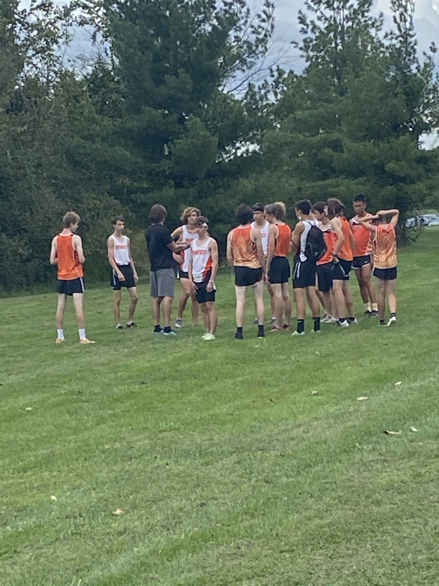 Coach Sullivan giving instructions to his boys cross country team as we get ready to take on ⁦<a href="/AthleticsOjr/">OJRAthletics</a>⁩