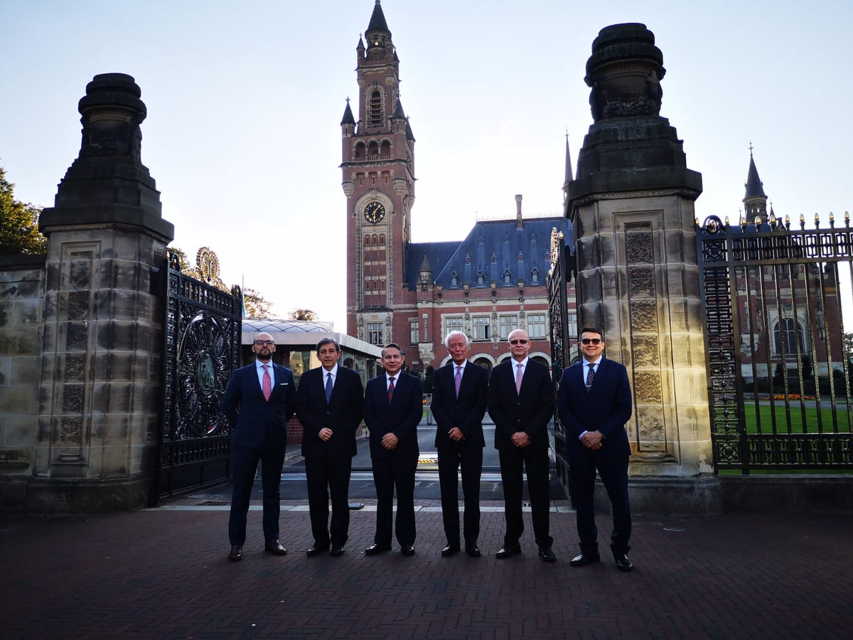 CancilleriaCol's tweet photo. Equipo de defensa de Colombia y representantes de la comunidad raizal, participaron en alegato oral ante la CIJ, frente al caso de “Supuestas Violaciones de Derechos Soberanos y Espacios".

#ColombiaEnLaHaya https://t.co/AScBLxYhVx
