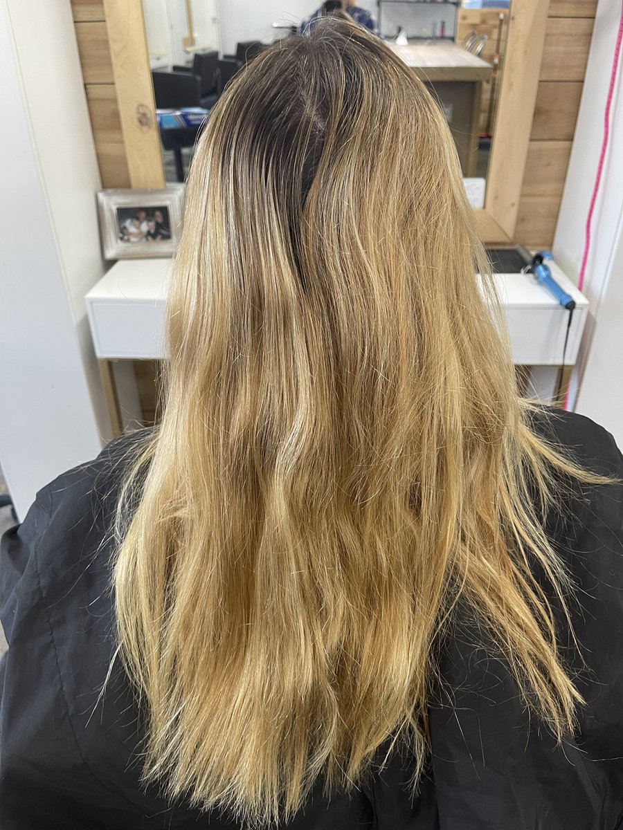 katieforari's tweet photo. Fall hair don’t care🤎
•
#greycoverage #rootsmudge #lowlights #fallhaircolor #fallhairdontcare #redkenshadeseq #redken #redkenobsessed #hairstyles #arizona #arizonacosmetologist #brondie https://t.co/ivbT8hVcug