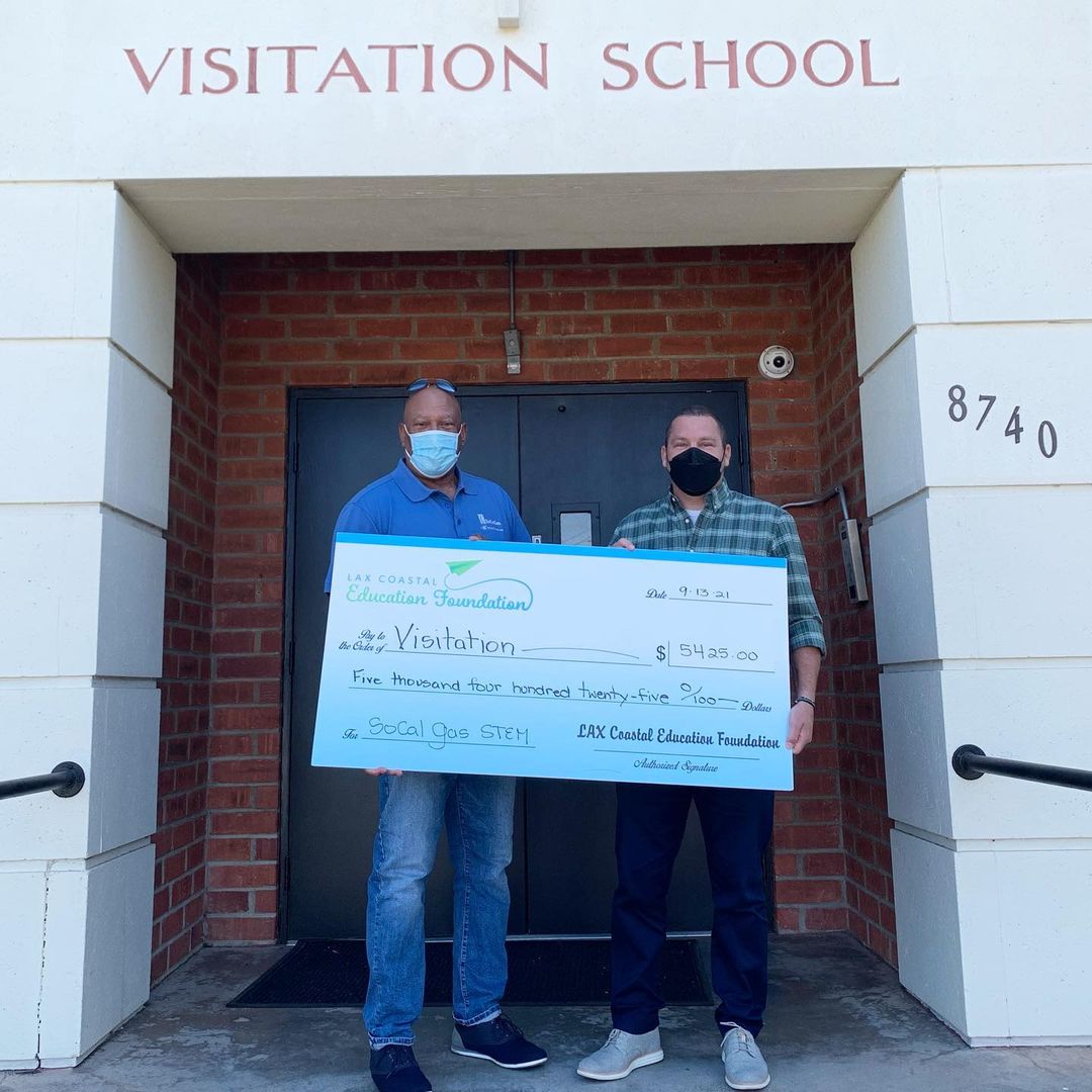 CatholicEdLA's tweet image. Doing big things in STEM at Visitation School in Westchester

@visitation_school 
Visitation School receives a $5,425 STEM grant from @socalgas ! @laxcoastaledfoundation also awarded us with a $2,500 Arts grant! Thank you SoCal Gas and LAX Coastal Education Foundation