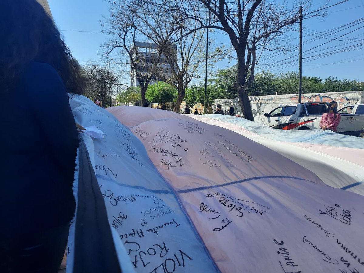 terelunalarioja's tweet photo. Hoy compartimos el banderazo federal por la Memoria trans ratificando nuestro compromiso de lucha por la igualdad, la no discriminación y el cupo laboral trans. #BanderazoFederal #MuniPresente https://t.co/GeIWkb8TXU