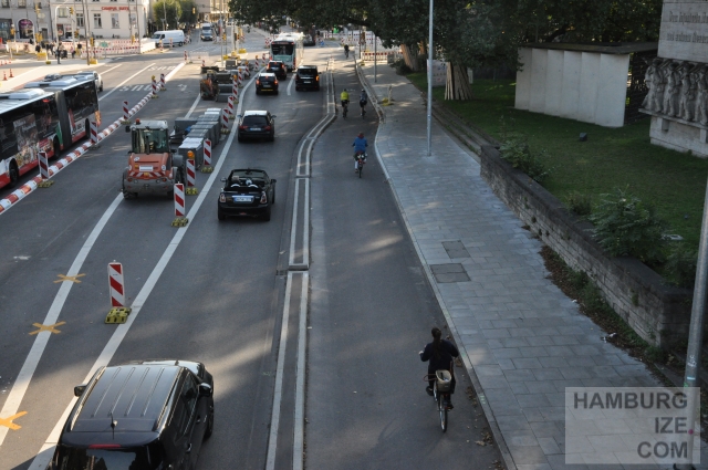 hamburgize's tweet image. #Hamburg: Neue Protected Bike Lanes in der Innenstadt
hamburgize.blogspot.com/2021/09/protec…