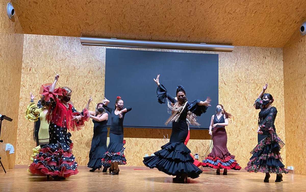 AVESAL_Asoc's tweet photo. El grupo de sevillanas ha ofrecido un espectáculo con mucho arte ¡Muchas gracias! https://t.co/avz2kXoM1E