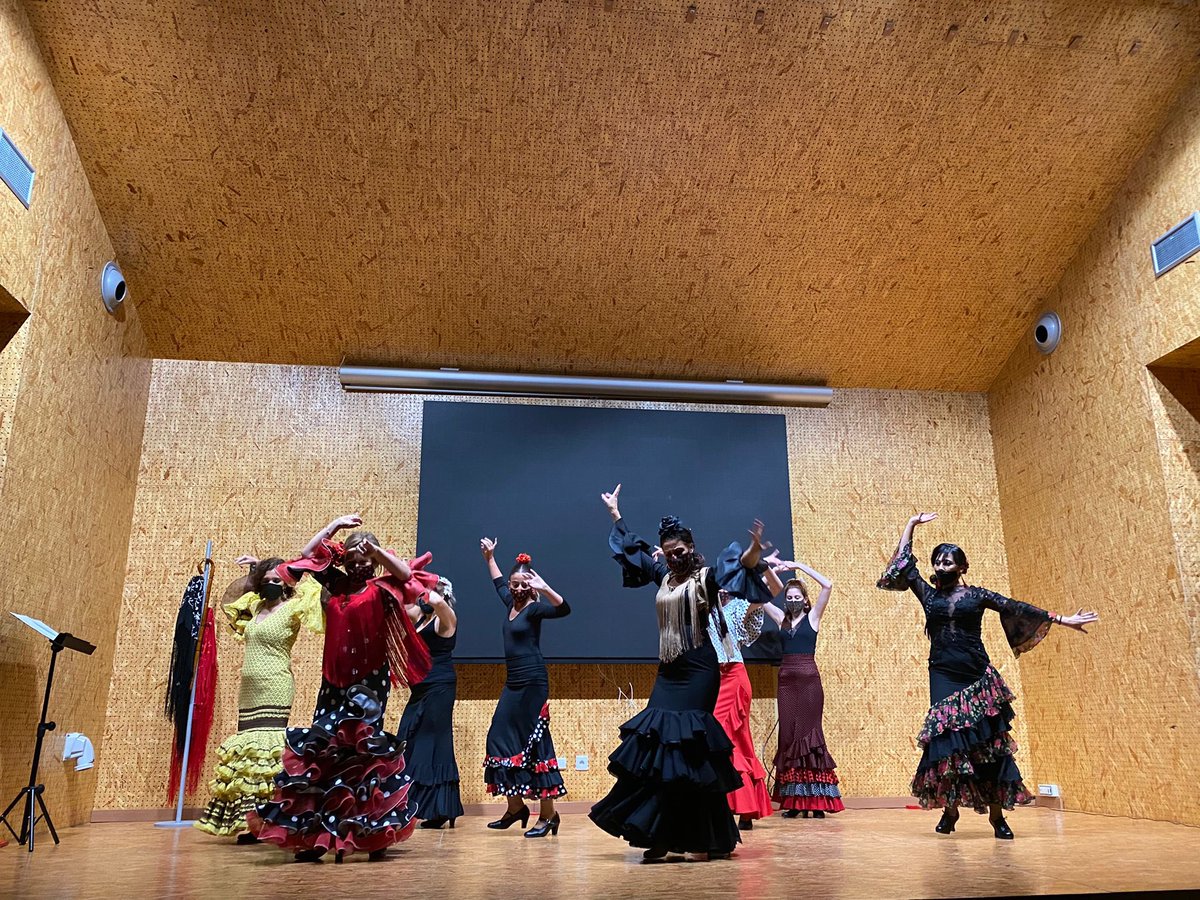 AVESAL_Asoc's tweet photo. El grupo de sevillanas ha ofrecido un espectáculo con mucho arte ¡Muchas gracias! https://t.co/avz2kXoM1E
