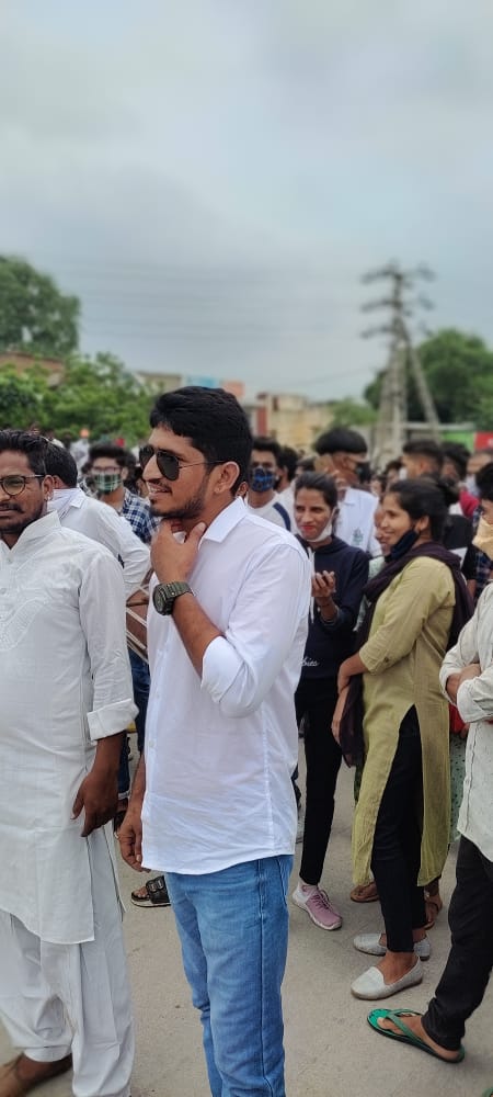 ManishBarodDwd's tweet photo. हम आह भी करते हैं तो हो जाते हैं बदनाम

वो क़त्ल भी करते हैं तो चर्चा नहीं होती
@MANISHMEENA931 ✍️✍️✊✊ https://t.co/v2S4b4PogI