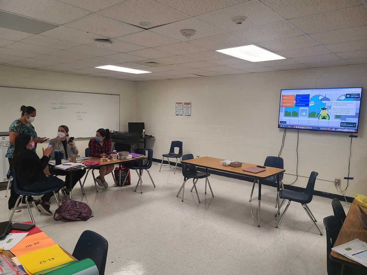 inquiringleader's tweet photo. Love how our math interventionist is ready to support our teachers with @PearDeck @jamesvarlack https://t.co/Isw3yCQnEf