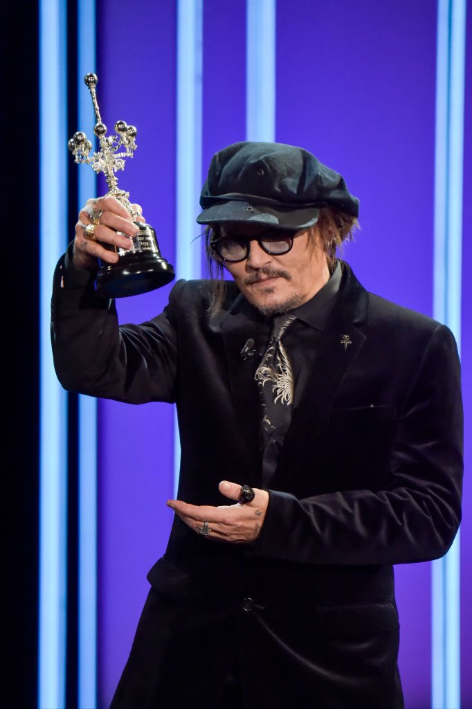 fotogramas_es's tweet photo. Johnny Depp recibe el Premio Donostia en el @sansebastianfes #69SSIFF https://t.co/x36kAok0QI https://t.co/sST1O6WjmB