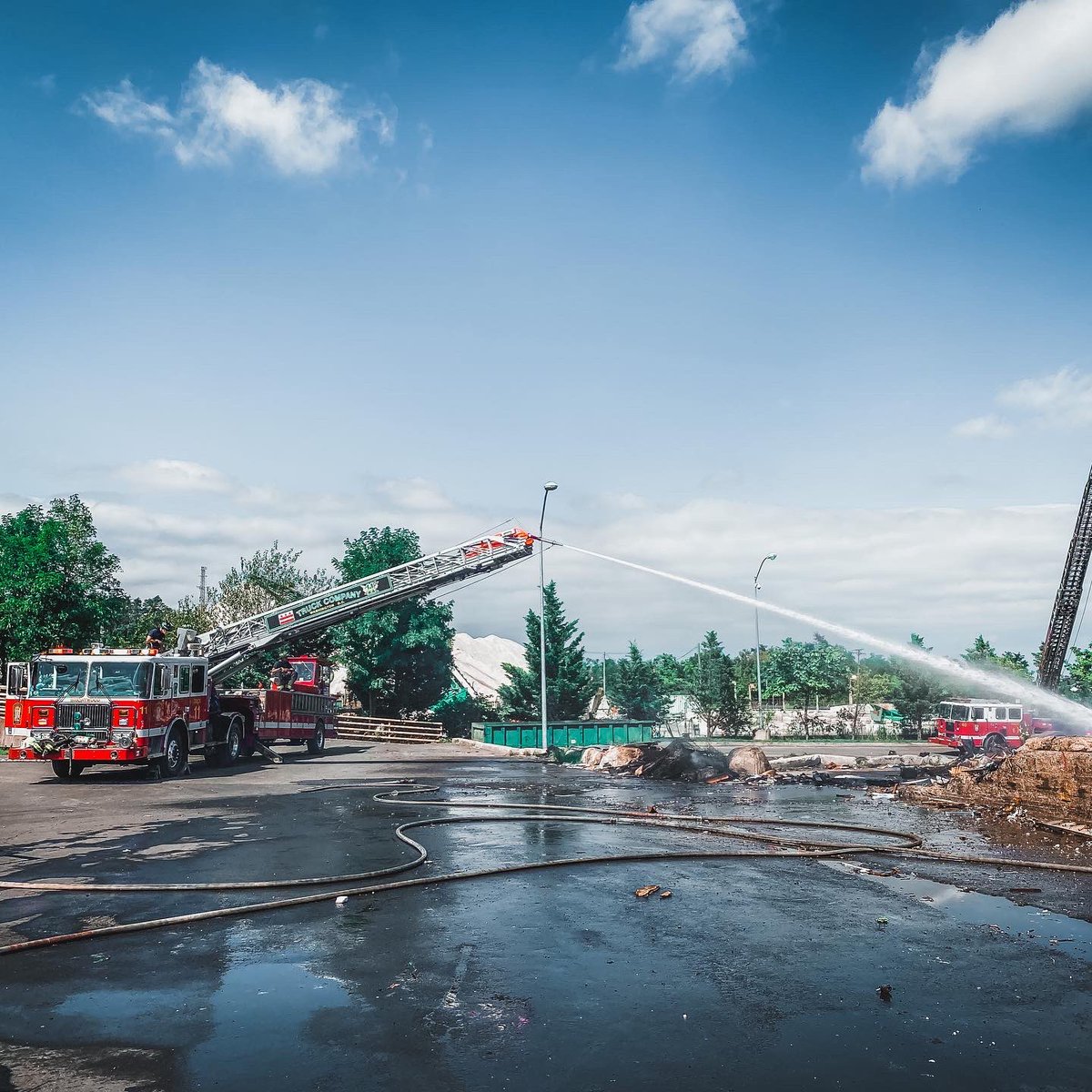 11truckdriver's tweet photo. Heavy duty. By far one of the dumbest things I see in the fire service is aerials way in the air lobbing water down vaguely. Penetration at seat of the fire is goal. Stop watering rooftops and put it inside or at seat where it does some good. https://t.co/v9XZ0P5SCI