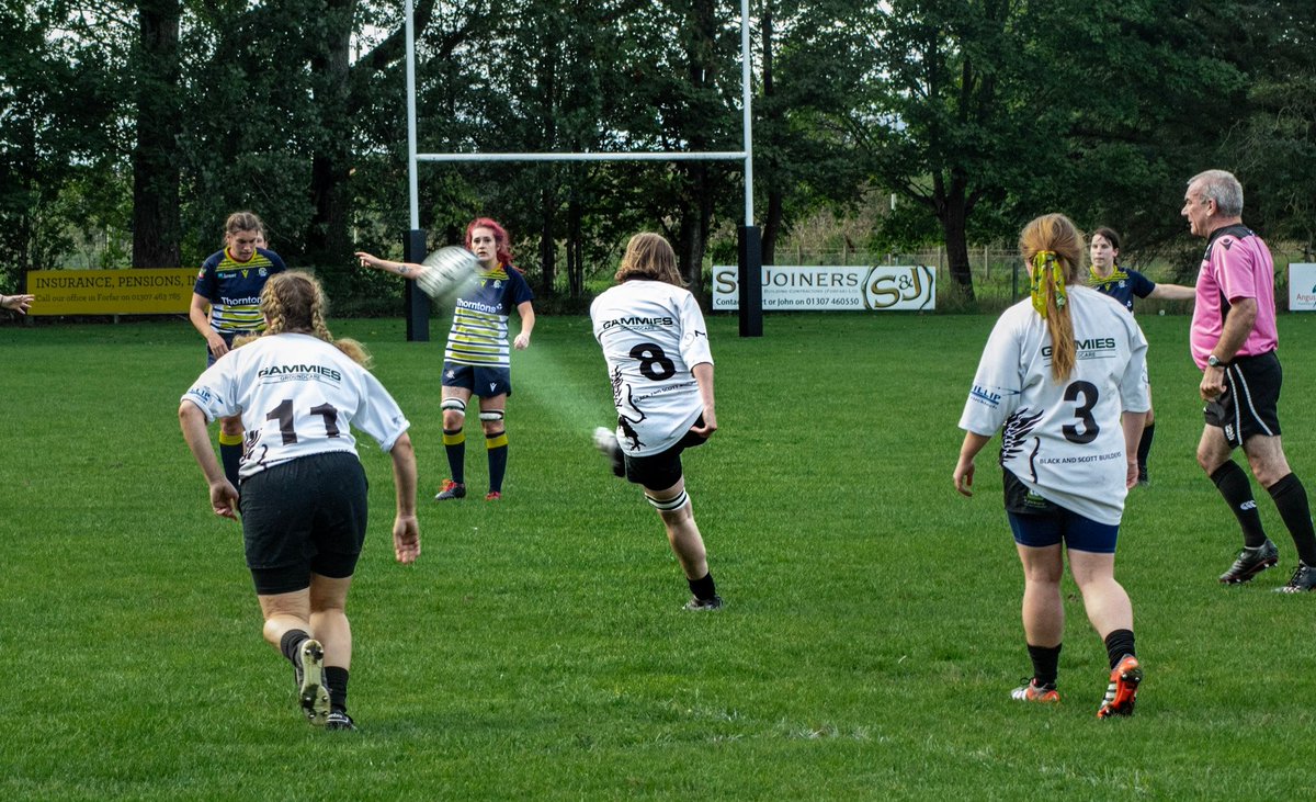 Strathmore_RFC's tweet photo. Suzanne showing incredible power in this kick!
That ball was never seen again. Well done Suzie!
Photo credit @ProudOfMyPixels
#strathieandproud #scottishrugby #powerkick https://t.co/TDQo06rNpd