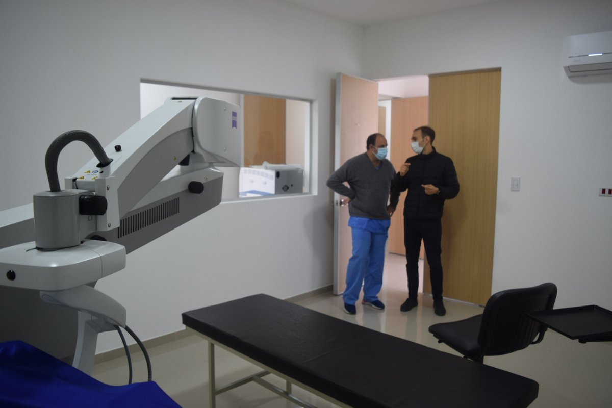 M_OrtegaSoler's tweet photo. Seguimos trabajando en la puesta a punto para la inauguración del nuevo Hospital Odontológico y Hospital Oftalmológico del @MunicipioLdeZ 🏥🙌😀
#LomasEnMarcha
@minsaurralde
@fotermin https://t.co/x59fFTZzir
