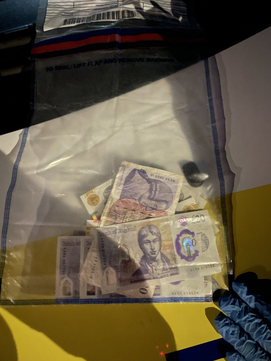 MPSSpecials's tweet photo. A male decided to snatch over £500 from a shop till in @MPSHavering. They were identified, chased, detained and arrested by #EAtaskforce within 5 minutes of the offence. Full amount of cash also recovered and a cell space awaits https://t.co/FW7sl1H8UO