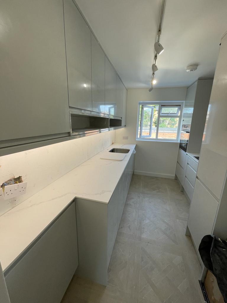 Olly London Kitchen Worktop Fitter tweet media