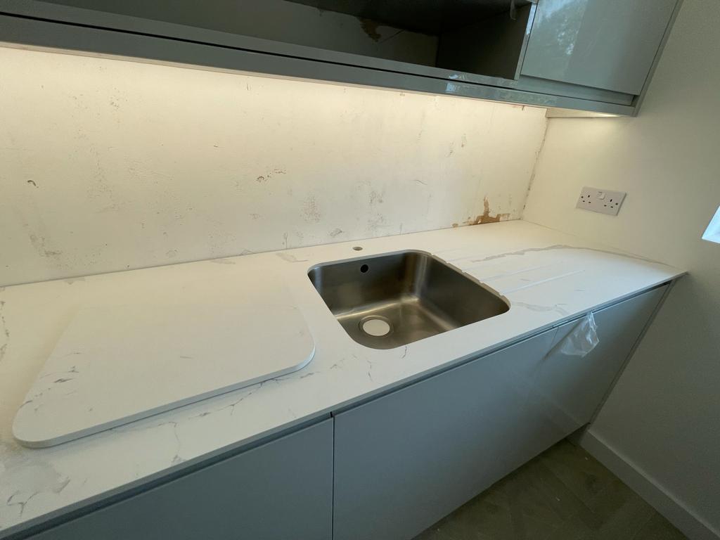 Olly London Kitchen Worktop Fitter tweet media