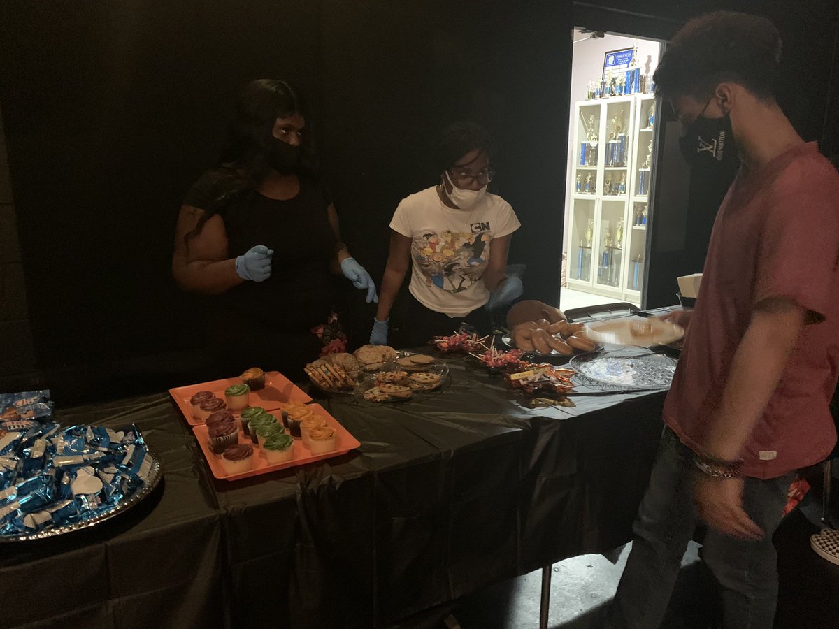 Creative Writing students enjoying their student-lead mixer. A great way to safely get to know each other after last year’s e-learning had many at home! <a href="/JSaltersHWB/">Jesse Salters</a> <a href="/SDHCMagnet/">HCPS Magnet Schools and Programs</a> <a href="/HillsboroughSch/">Hillsborough Schools</a>