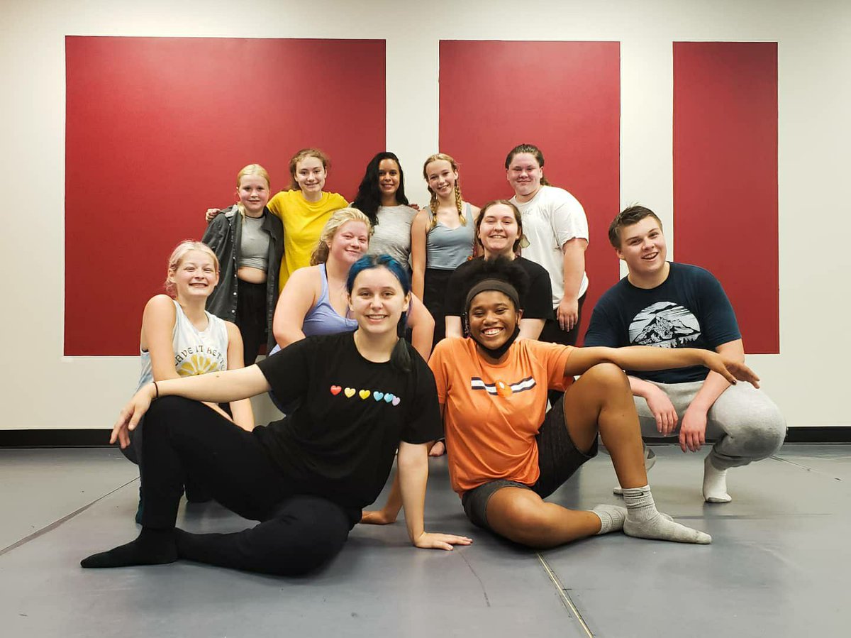 _MomentumDance's tweet photo. Sydnee Reese came in from the STL to set a fun &amp; fast Musical Theater piece and a couple of solos on these amazing humans!!! They worked so hard and and were incredibly attentive. We are so proud of you and your absolute awesome energy! We can't wait to show everyone their work! https://t.co/Oajygqa3NX