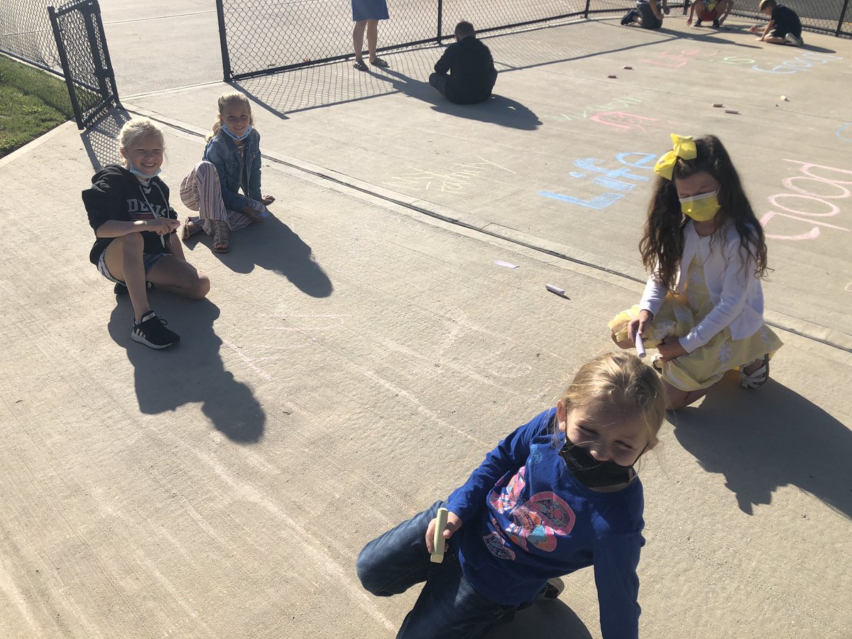 Spreading kindness and love this week! Thank you @CounselorRidge ☺️<a href="/MRSroadrunners/">Middle Road School</a>
