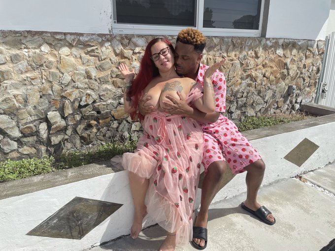 Makin strawberry milkshakes @boobyuniversity https://t.co/FFDKK0V9Cp<a class="tags" href="/tag/boobyuniversity">@boobyuniversity</a>