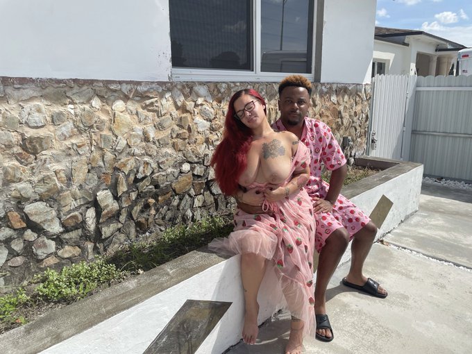 Makin strawberry milkshakes @boobyuniversity https://t.co/FFDKK0V9Cp<a class="tags" href="/tag/boobyuniversity">@boobyuniversity</a>