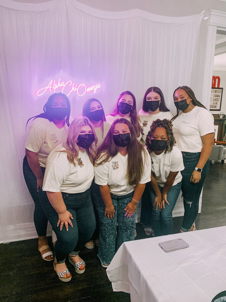 4 days until we get to welcome our Fall NMC’21 home!
~
Everyone is so excited to welcome PNMs into our home 💚❤️