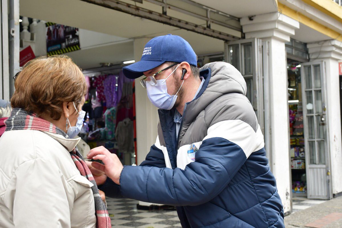 AlcaldiaTunja's tweet photo. Debemos seguir promoviendo la movilidad sostenible, por eso generamos conciencia en los ciudadanos sobre la importancia de la caminata y el uso del transporte público tipo colectivo. Únete a la #SemanaDeLaMovilidadSostenible.
#LaMovilidadNosUne https://t.co/FzKDoMtV0C
