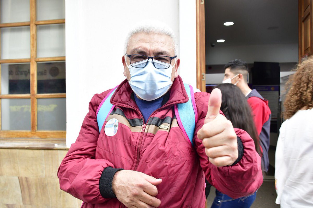 AlcaldiaTunja's tweet photo. Debemos seguir promoviendo la movilidad sostenible, por eso generamos conciencia en los ciudadanos sobre la importancia de la caminata y el uso del transporte público tipo colectivo. Únete a la #SemanaDeLaMovilidadSostenible.
#LaMovilidadNosUne https://t.co/FzKDoMtV0C