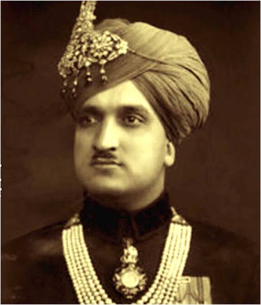 BharatiyaAnchal's tweet photo. Maharaja Hari Singh was "Inder Mahinder Rajarajeshwar Maharajadhiraj Shree Jammu kashmir King and Tibet Deshdhipati".
Hearty congratulations on the birth anniversary of his highness Maharaja Hari Singh ji, the ruler of national crown Jammu Kashmir.
#MaharajaHariSingh https://t.co/fpZCju8jgM