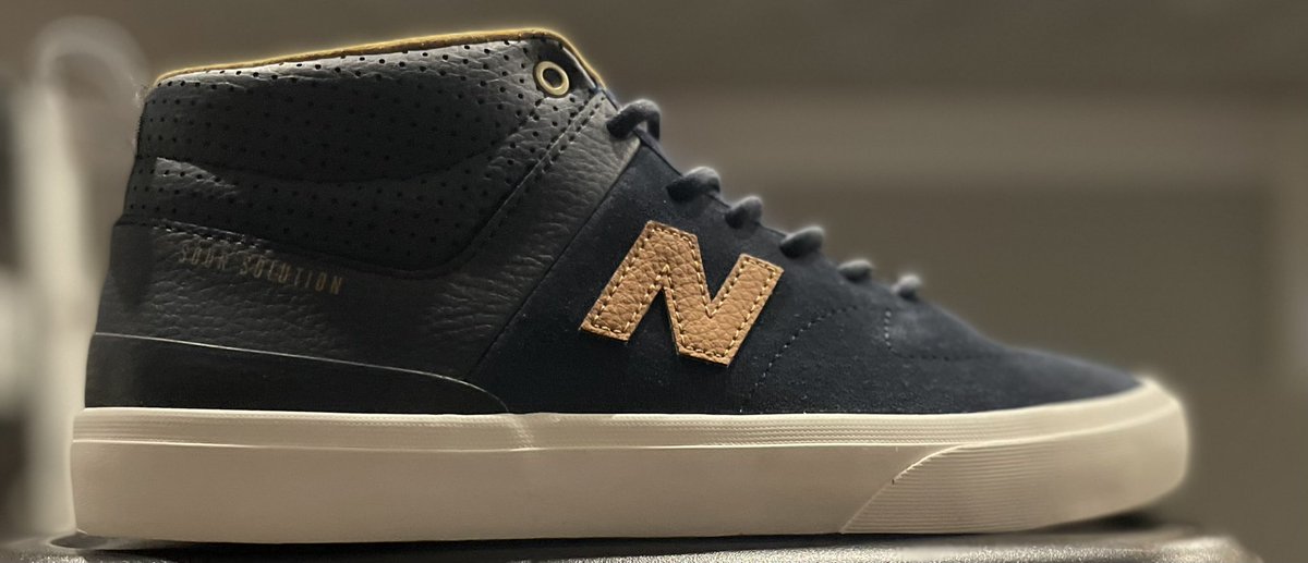 Coach_DUBS's tweet photo. The @newbalance Sour Solution coming in hot 🔥🔥🔥🔥🔥 #CoachSwag #hightops @DU_WHoops #LongBallElite #ourHOUSE https://t.co/7UEW1zpJ8w
