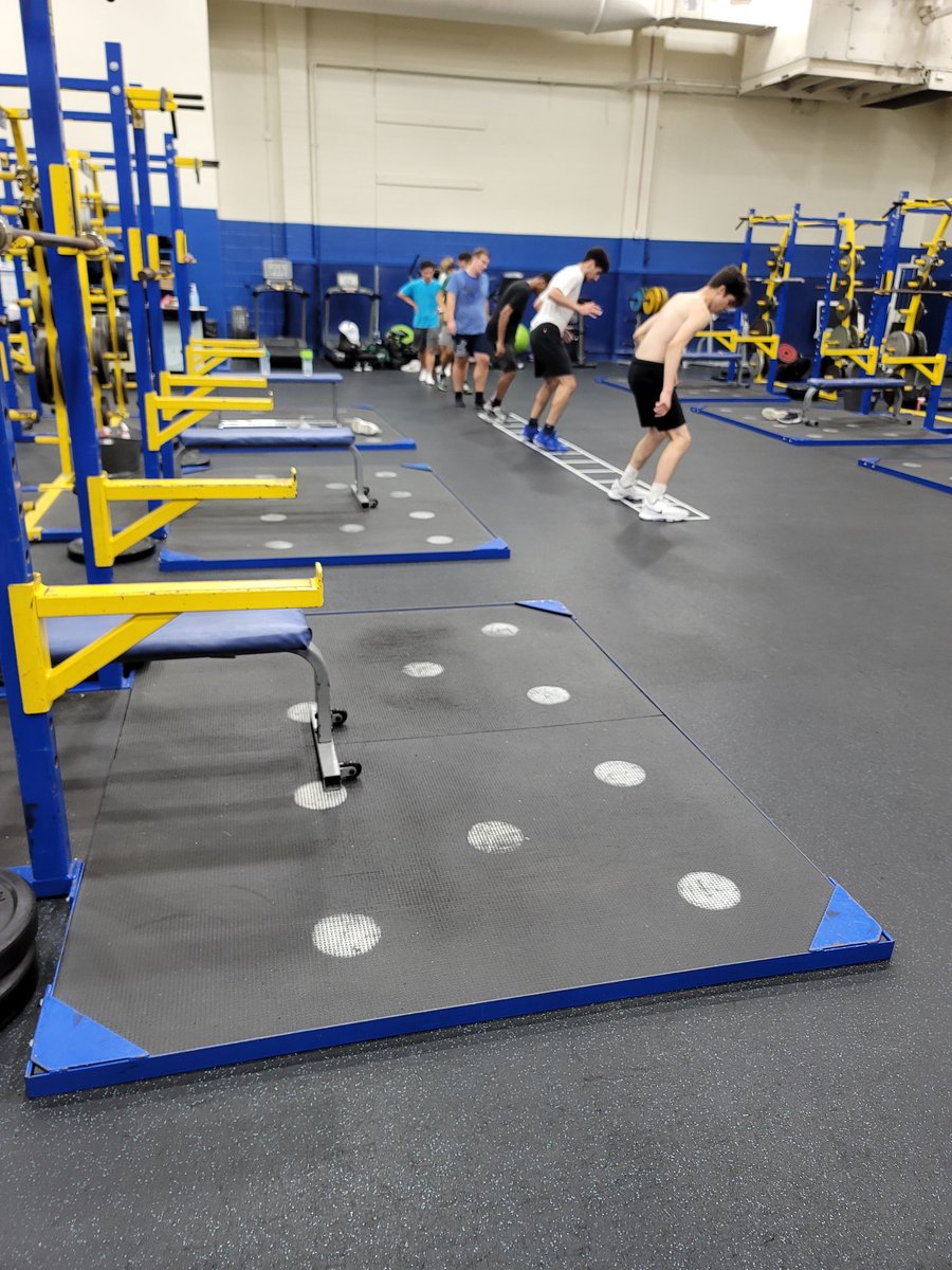HHSTrojansBBall's tweet photo. Wednesday fun in the weight room! #PlyoBoxes #AgilityLadder https://t.co/LvUPMWZRIR