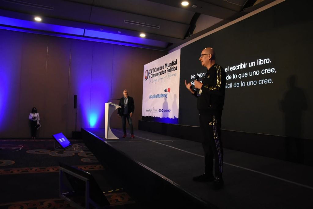 roldanantonio_'s tweet photo. Agradezco a la vida por permitirme expresar mis ideas, aún más por contar con gente dispuesta a escucharlas. Ha sido un gozo coincidir nuevamente con colegas que respeto tanto. Bendecidos por estar nuevamente en un evento masivo. Gracias a las personas que conocí en @CumbreCP 🥂 https://t.co/lyYYY4fOdX