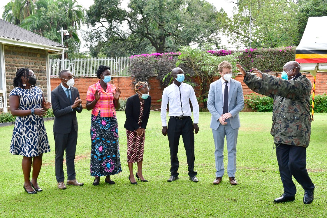 GiveDirectly's tweet photo. Building on series of fruitful discussions — including today with H.E The President of Uganda — we are excited to deepen our collaboration to support the @GovUganda in assisting Ugandans’ journeys out of poverty. https://t.co/YZhKoTfCC1 https://t.co/rRzhxJI4XP
